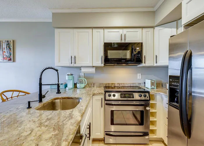 Holiday home Bright & Airy Condo: Walk To Beach/boardwalk! *