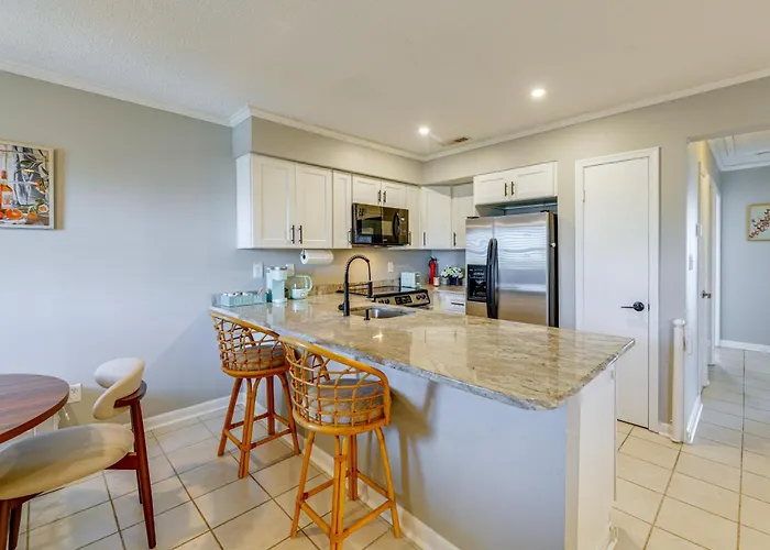 Bright & Airy Condo: Walk To Beach/boardwalk! Holiday home Ocean City