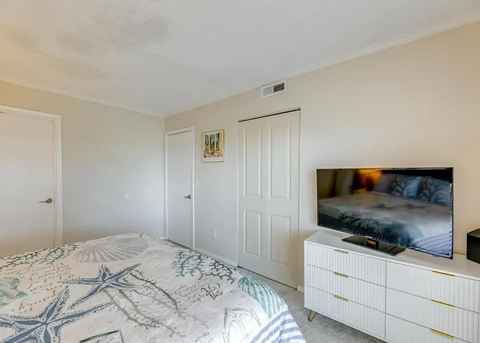 Holiday home Bright & Airy Condo: Walk To Beach/boardwalk! Ocean City