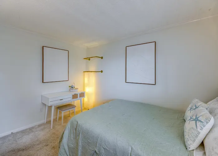 Bright & Airy Condo: Walk To Beach/boardwalk! Holiday home