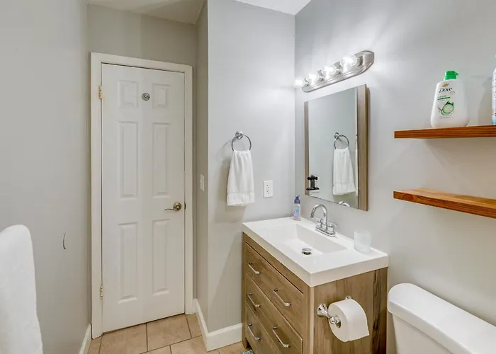 Holiday home Bright & Airy Condo: Walk To Beach/boardwalk! Ocean City