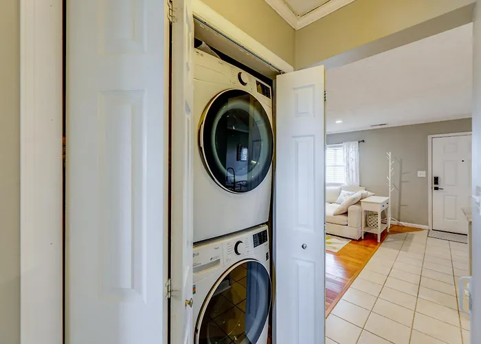 Holiday home Bright & Airy Condo: Walk To Beach/boardwalk! Ocean City