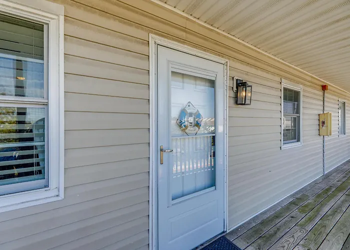 Bright & Airy Condo: Walk To Beach/boardwalk! Holiday home *